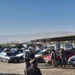 انتقاد از میزان کرایه موتر در مسیر تخار – کابل؛ مسافران: رانندگان اضافه‌ستانی می‌کنند
