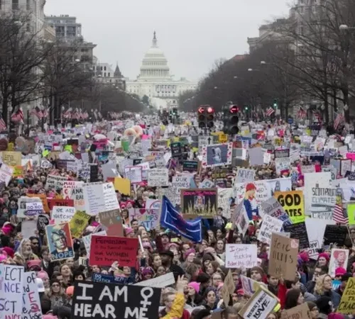 از «الله اکبر» در خیابان‌های ایران تا «نه به پادشاهان» در خیابان‌های آمریکا