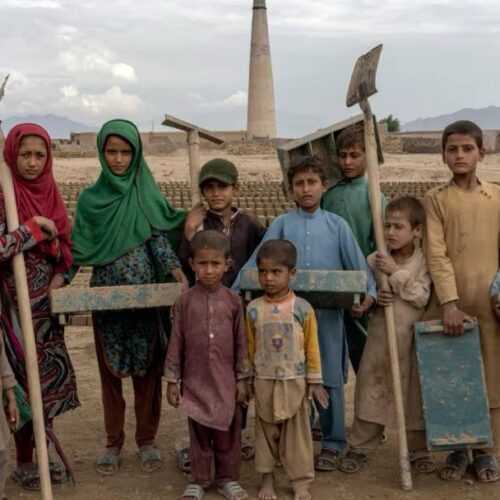 کودکی در افغانستان؛ رویایی که پیش از آغاز پایان می‌یابد