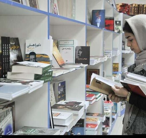 چرا کتاب چاپی هنوز از صفحه‌نمایش پیشی می‌گیرد؟