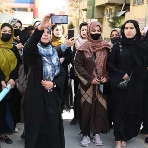 چرایی استقلال زنان و میل به بازگشت به خانه‌داری؛ یک مطالعهٔ اجتماعی