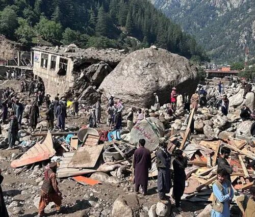 ناکارآمدی طالبان در مدیریت بحران؛ پیکرهای قربانیان سیلاب در نورستان هنوز زیر آوار اند