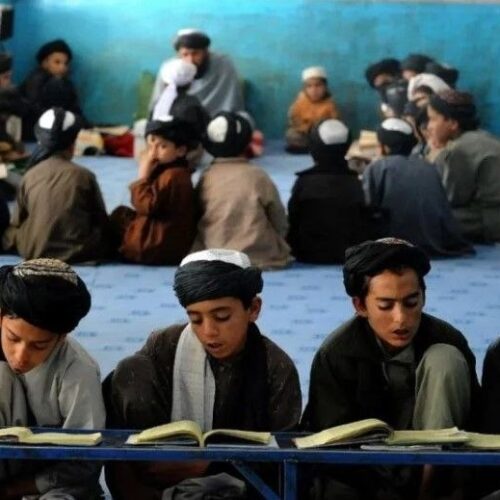 ماشینِ تروریست‌سازی؛ پشتِ دیوار مدرسه‌های دینی طالبان چه می‌گذرد؟