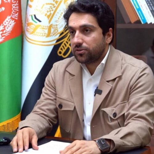 نقد کنیم اما آب به آسیاب دشمن نریزیم