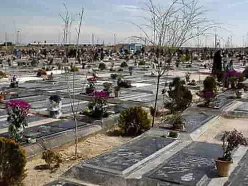  مردگان را به یاد می‌آوریم، زندگان را فراموش می‌کنیم