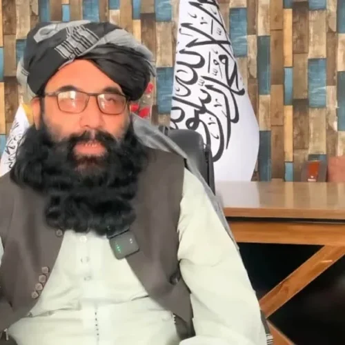 منابع: ولسوال طالبان در لوگر یک کارمند برشنا و یک پسر را لت‌وکوب کرده است